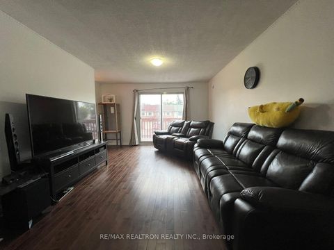 Photo 6 at 57 Copperwood Square, Milliken, Toronto