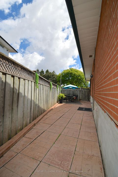 Photo 4 at 84 Allanford Road, Sullivan, Toronto