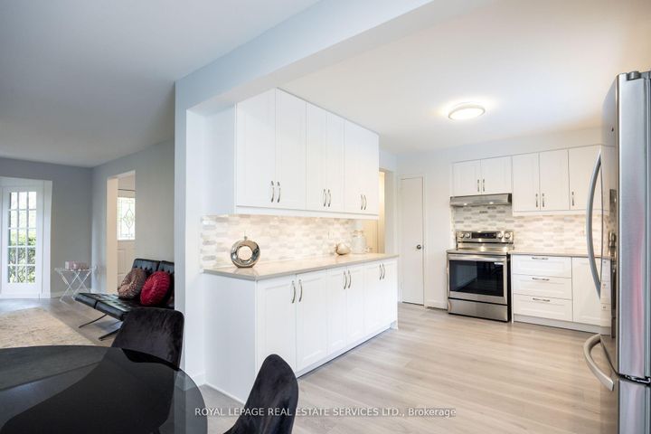 Photo 16 at 198 Romfield Circuit, Royal Orchard, Markham