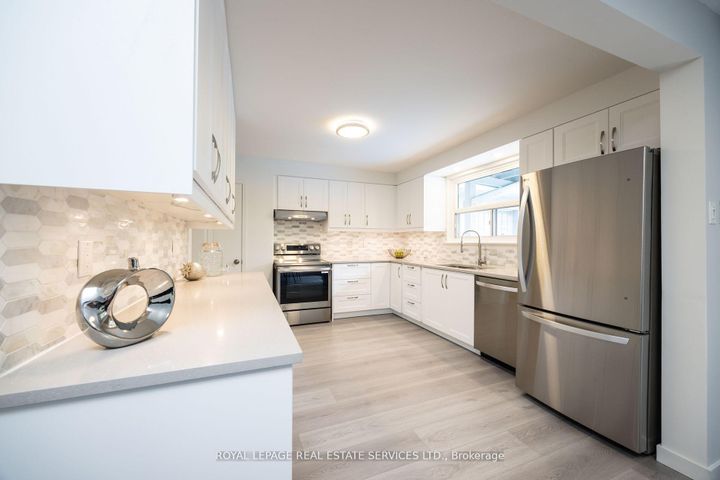Photo 18 at 198 Romfield Circuit, Royal Orchard, Markham