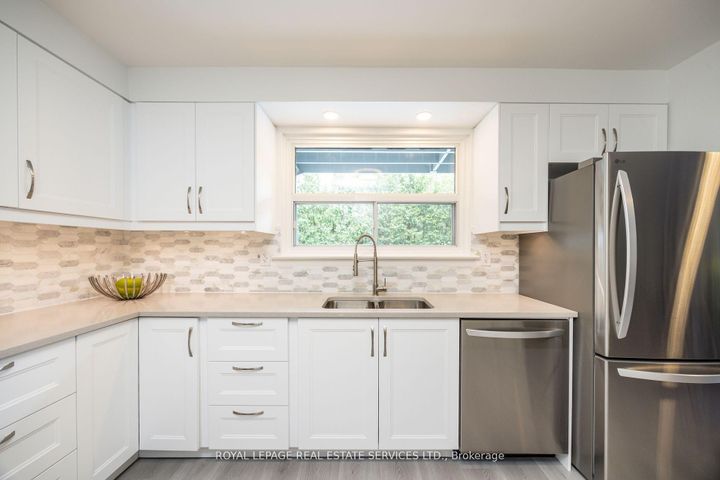 Photo 23 at 198 Romfield Circuit, Royal Orchard, Markham