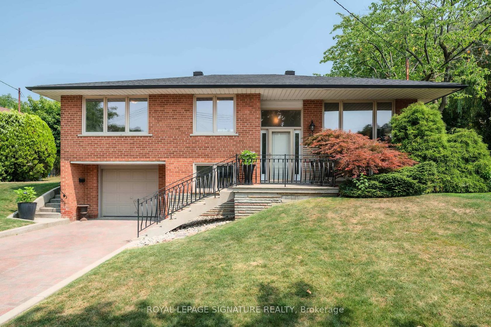 22 Kenewen Court, Victoria Village, Toronto 