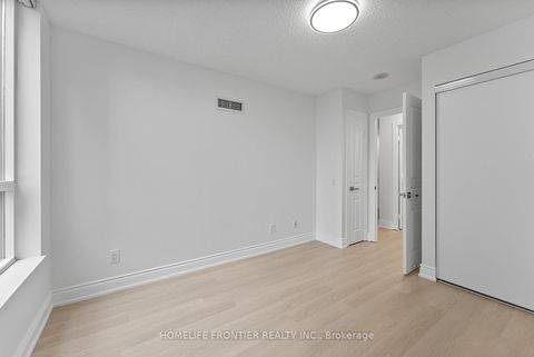 Photo 8 at 311 - 5 Northtown Way, Willowdale East, Toronto