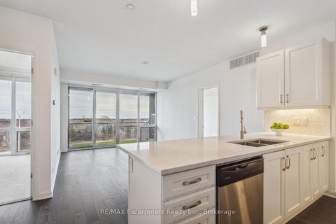 Photo 2 at 309 - 3028 CREEKSHORE COMMON, GO Glenorchy, Oakville