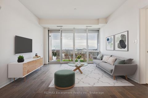Photo 3 at 309 - 3028 CREEKSHORE COMMON, GO Glenorchy, Oakville
