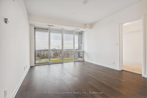 Photo 4 at 309 - 3028 CREEKSHORE COMMON, GO Glenorchy, Oakville