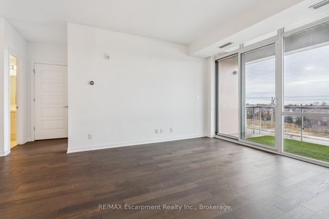 Photo 7 at 309 - 3028 CREEKSHORE COMMON, GO Glenorchy, Oakville