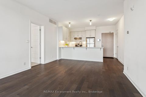 Photo 9 at 309 - 3028 CREEKSHORE COMMON, GO Glenorchy, Oakville