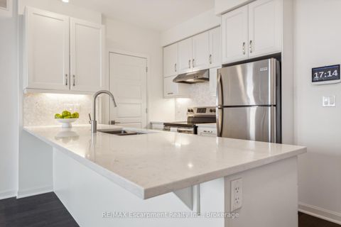 Photo 11 at 309 - 3028 CREEKSHORE COMMON, GO Glenorchy, Oakville