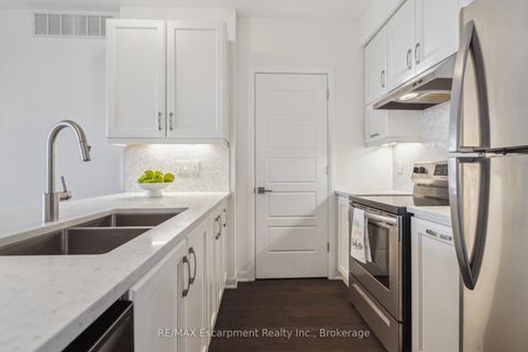 Photo 13 at 309 - 3028 CREEKSHORE COMMON, GO Glenorchy, Oakville