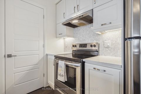 Photo 14 at 309 - 3028 CREEKSHORE COMMON, GO Glenorchy, Oakville