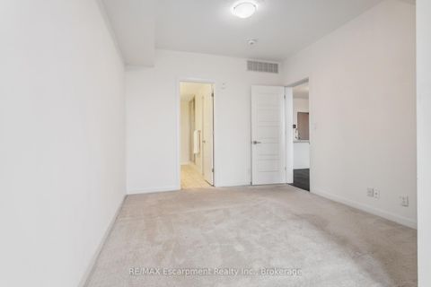 Photo 19 at 309 - 3028 CREEKSHORE COMMON, GO Glenorchy, Oakville