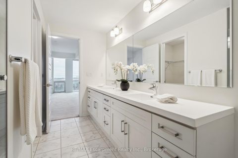 Photo 21 at 309 - 3028 CREEKSHORE COMMON, GO Glenorchy, Oakville