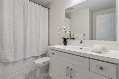 Photo 27 at 309 - 3028 CREEKSHORE COMMON, GO Glenorchy, Oakville