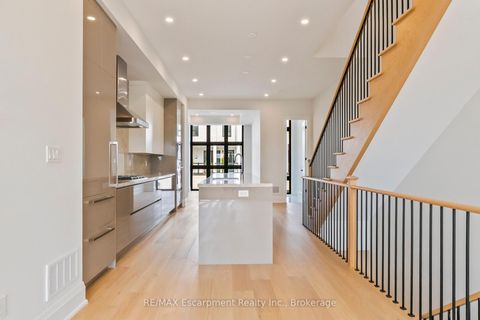 Photo 3 at 4 - 138 East Street, BR Bronte, Oakville