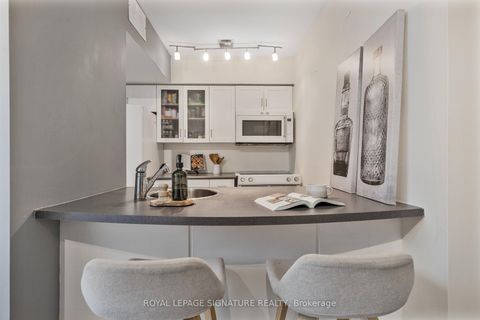 Photo 6 at 812 - 46 Western Battery Road, Niagara, Toronto