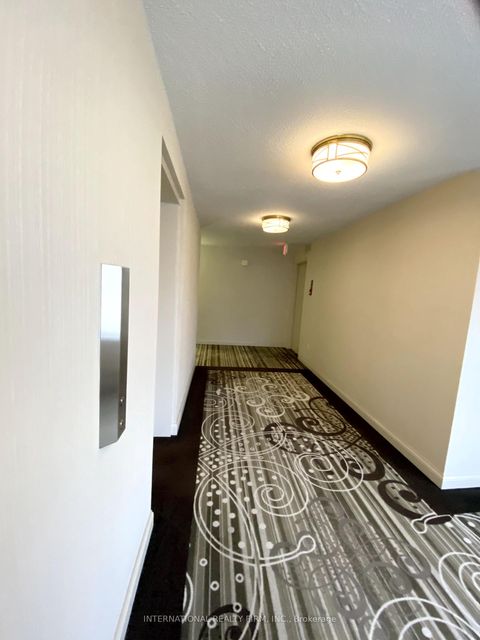 Photo 15 at 605 - 135 George Street S, Waterfront Communities C8, Toronto
