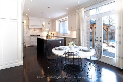 Photo 10 at 418 Queen Mary Drive, CO Central, Oakville
