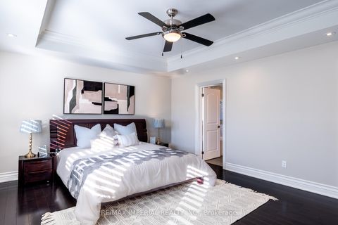 Photo 16 at 418 Queen Mary Drive, CO Central, Oakville