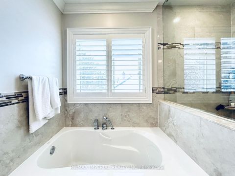 Photo 18 at 418 Queen Mary Drive, CO Central, Oakville