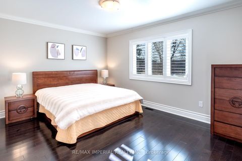 Photo 23 at 418 Queen Mary Drive, CO Central, Oakville