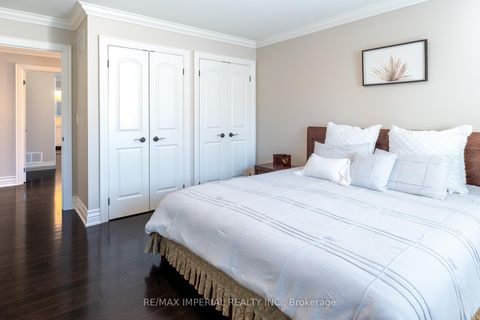 Photo 24 at 418 Queen Mary Drive, CO Central, Oakville