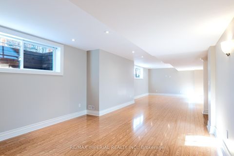 Photo 28 at 418 Queen Mary Drive, CO Central, Oakville
