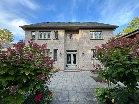 Photo 33 at 418 Queen Mary Drive, CO Central, Oakville
