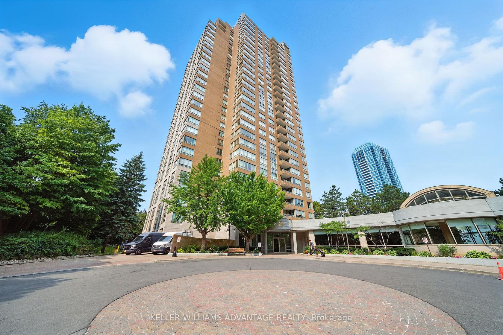 2002 - 215 Wynford Drive, Flemingdon Park, Toronto 