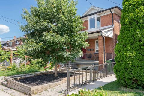 Photo 2 at 253 McRoberts Avenue, Davenport, Toronto