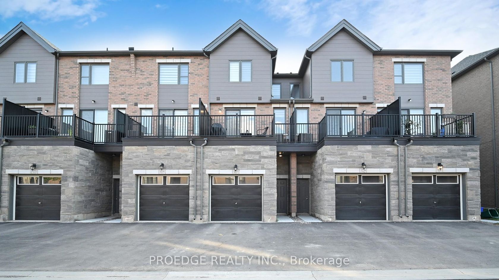 3227 Sixth Line N, GO Glenorchy, Oakville by Loree Meneguzzi Real Estate 3227 Sixth Line N, GO Glenorchy, Oakville