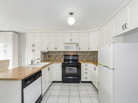 Photo 11 at 119 Cromwell Road, Maple, Vaughan