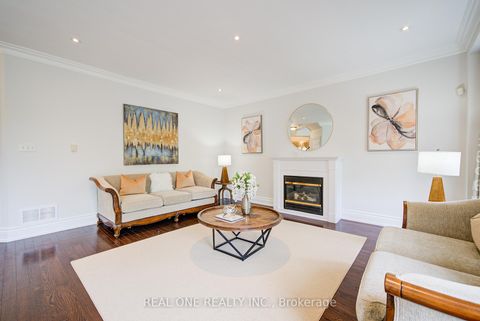 Photo 10 at 21 Moraine Ridge Drive, Jefferson, Richmond Hill