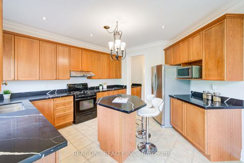 Photo 13 at 21 Moraine Ridge Drive, Jefferson, Richmond Hill