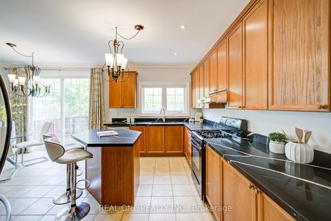Photo 14 at 21 Moraine Ridge Drive, Jefferson, Richmond Hill