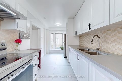 Photo 7 at 6 - 85 Rameau Drive S, Hillcrest Village, Toronto