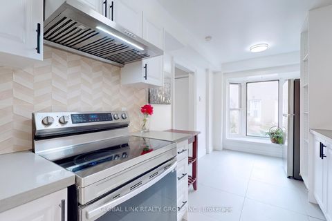 Photo 8 at 6 - 85 Rameau Drive S, Hillcrest Village, Toronto