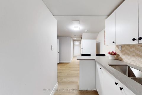 Photo 31 at 6 - 85 Rameau Drive S, Hillcrest Village, Toronto