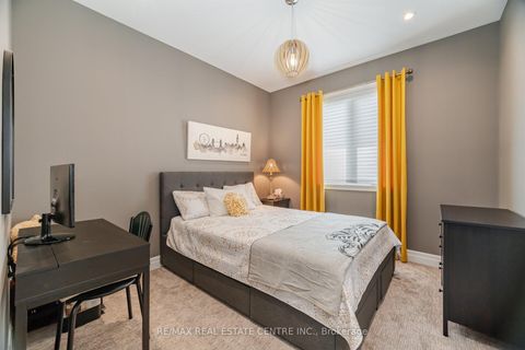 Photo 25 at 156 Camellia Crescent, GO Glenorchy, Oakville