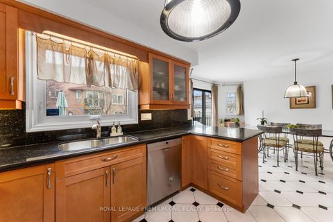 Photo 11 at 14 Bradmore Avenue, Pelmo Park W5, Toronto