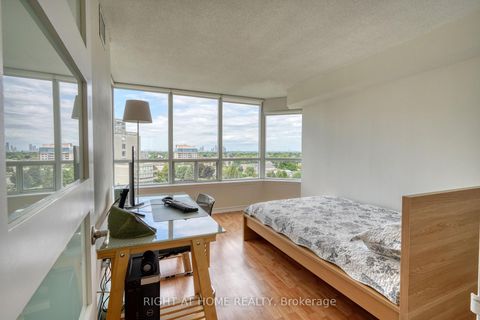 Photo 12 at 902 - 81 Townsgate Drive, Yorkhill, Vaughan