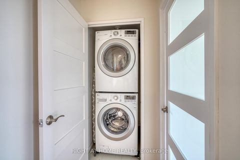 Photo 18 at 902 - 81 Townsgate Drive, Yorkhill, Vaughan