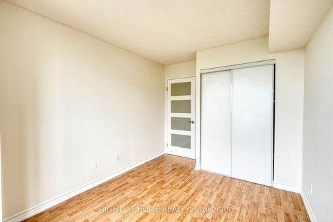 Photo 25 at 902 - 81 Townsgate Drive, Yorkhill, Vaughan