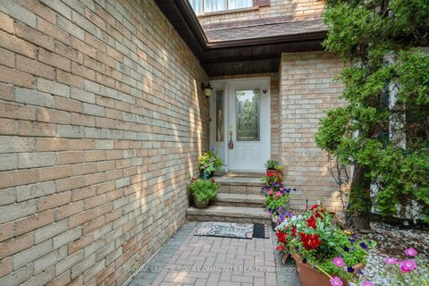 Photo 1 at 194 Carrington Drive, Mill Pond, Richmond Hill