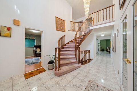 Photo 3 at 194 Carrington Drive, Mill Pond, Richmond Hill