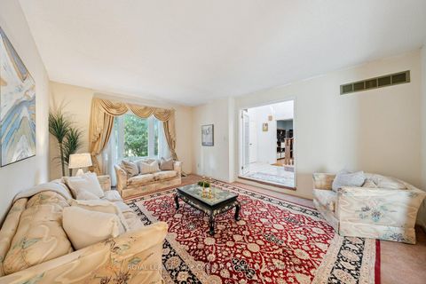 Photo 4 at 194 Carrington Drive, Mill Pond, Richmond Hill