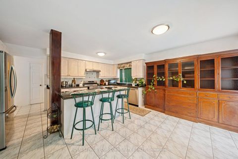 Photo 10 at 194 Carrington Drive, Mill Pond, Richmond Hill