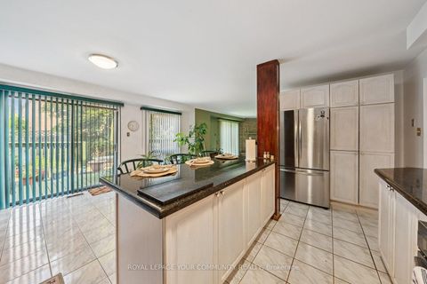 Photo 13 at 194 Carrington Drive, Mill Pond, Richmond Hill