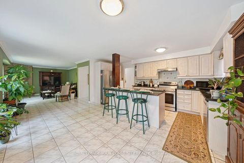 Photo 14 at 194 Carrington Drive, Mill Pond, Richmond Hill