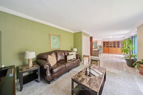 Photo 15 at 194 Carrington Drive, Mill Pond, Richmond Hill